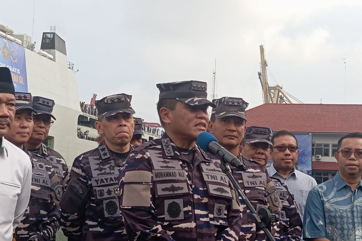 TNI-AL Sibuk Memperbaiki Citra Di Masyarakat Usai Banyak Kasus Yang Banyak Terjadi Saat Ini Di Badan TNI-AL : Kawal Mudik Gratis Banjarmasin - Semarang- Surabaya Menggunakan KRI-592 Banjarmasin 1 TNI-AL Sibuk Memperbaiki Citra Di Masyarakat Usai Banyak Kasus Yang Banyak Terjadi Saat Ini Di Badan TNI-AL : Kawal Mudik Gratis Banjarmasin - Semarang- Surabaya Menggunakan KRI-592 Banjarmasin