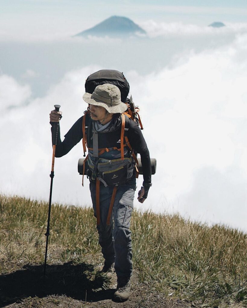 Musisi Dan Penulis Fiersa Besari Baru-Baru Ini Terlibat Dalam Tragedi Pendakian Di Puncak Carstensz Pyramid (Puncak Jaya) Di Papua