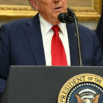 Trump Dan Putin Sedang Mesra Membahas Tarif Impor: Trump Kejutkan Dunia Dengan Pengecualian Rusia Dari Tarif Impor 10%