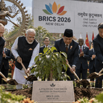 Resmi, Prabowo Tanam Pohon Banyan Bersama Putin dan Xi Jinping di KTT BRICS