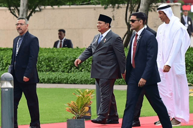 Resmi, Prabowo Tanam Pohon Banyan Bersama Putin dan Xi Jinping di KTT BRICS